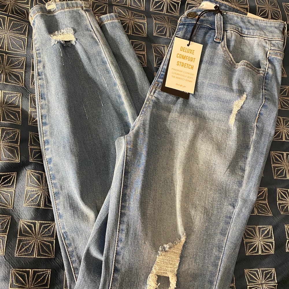 Mid rise cropped distressed  skinny jeans